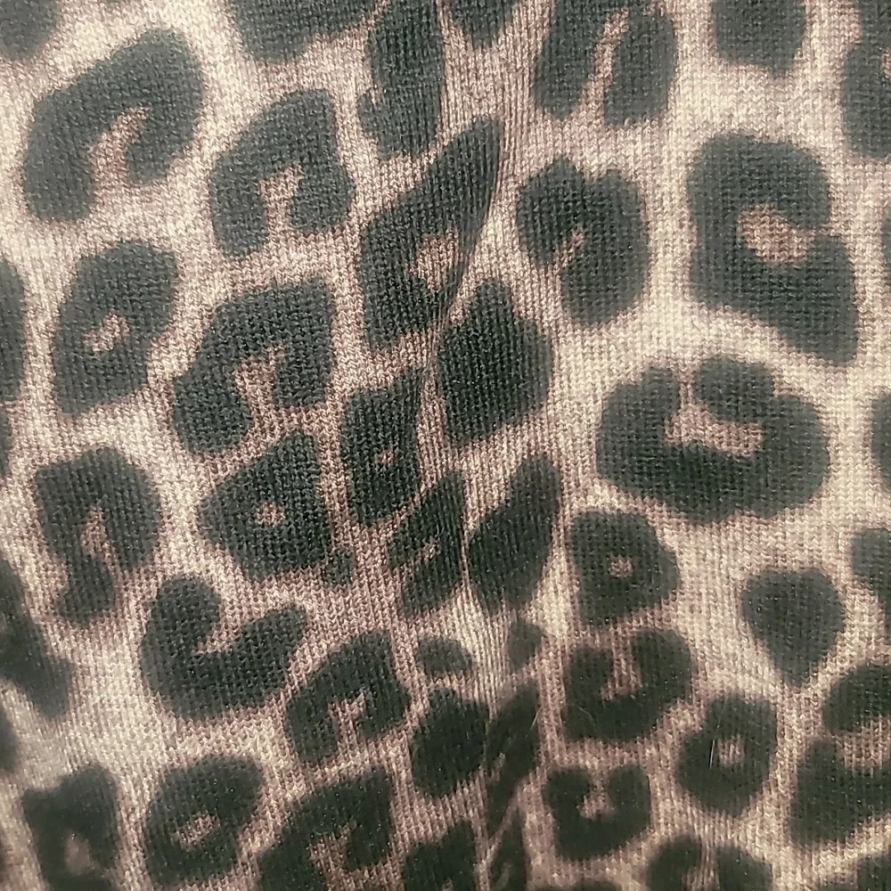 Torrid Leopard Long Sleeve Raglan Sweatshirt Size 1/14 - Picture 4 of 8